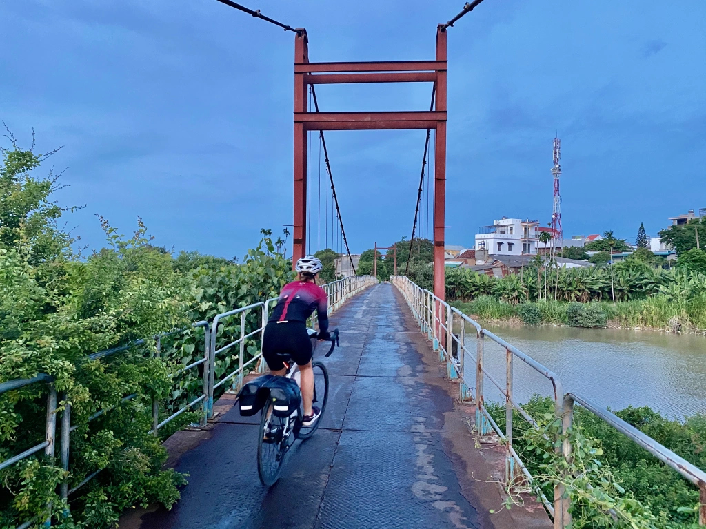 Amazing Bicycle Tour from Ho Chi Minh City to Hanoi 17 Days